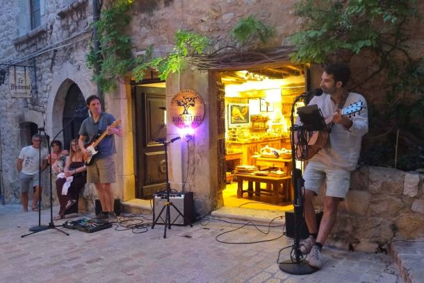 Vue devant la boutique