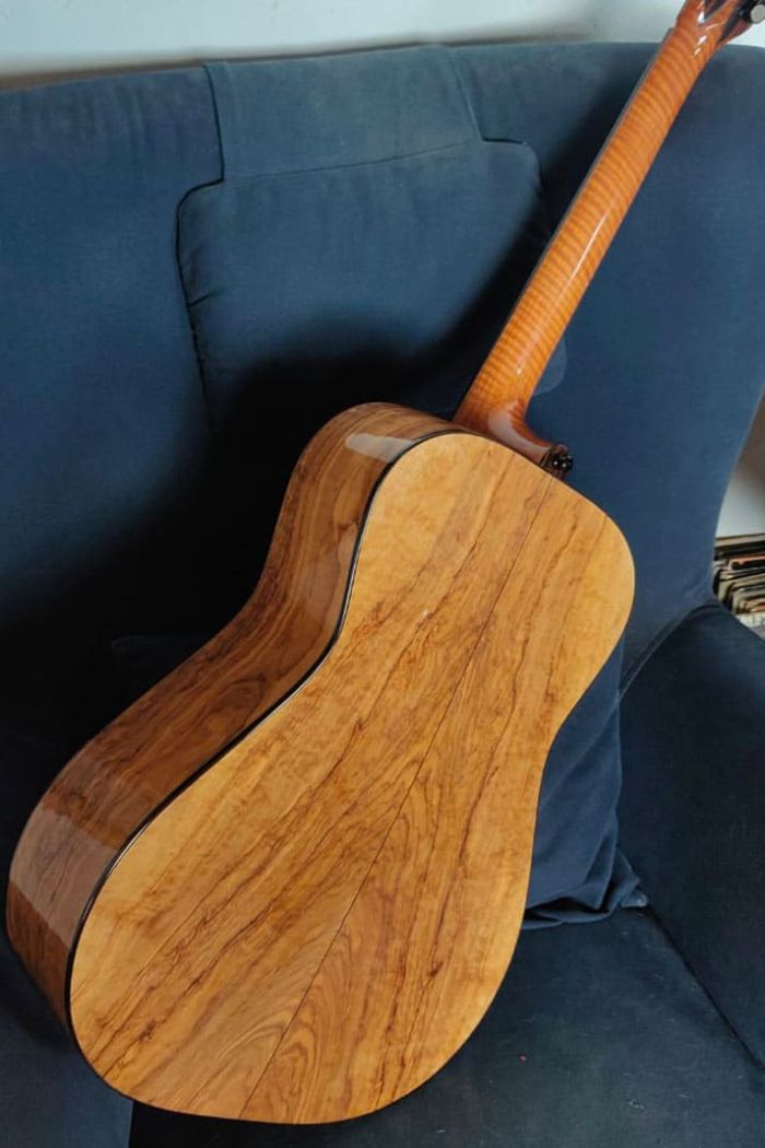 Le violon en bois d'olivier réalisé par Guillaume Dubosq - Vue face