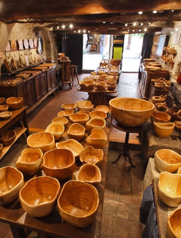 Vue dans la boutique Le Travail du bois d'Olivie à Tourrettes sur Loup